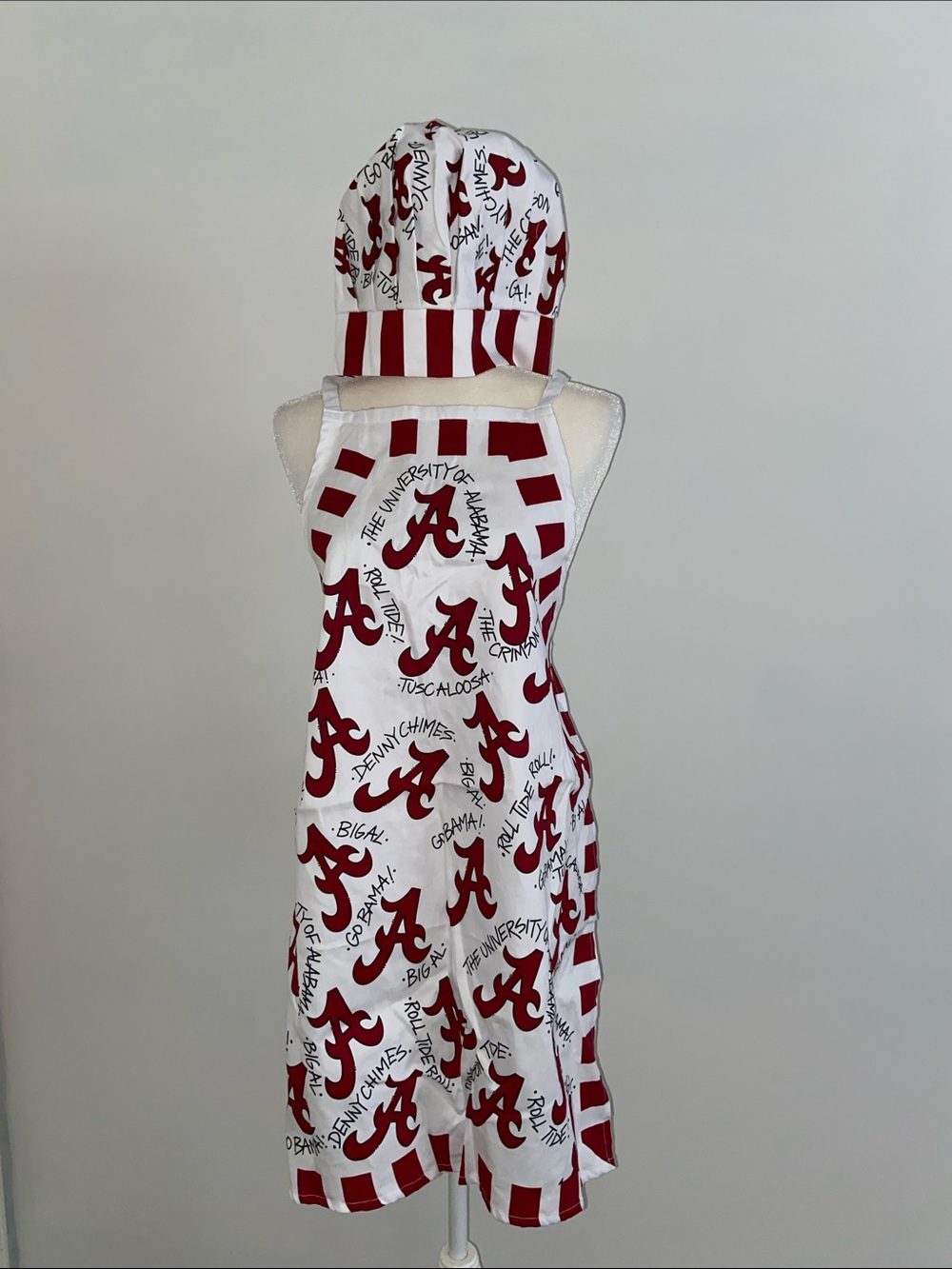 University Of AL Crimson Tide 4 Piece Chef Set-Apron, Hat, Pot Holder & Oven Mit